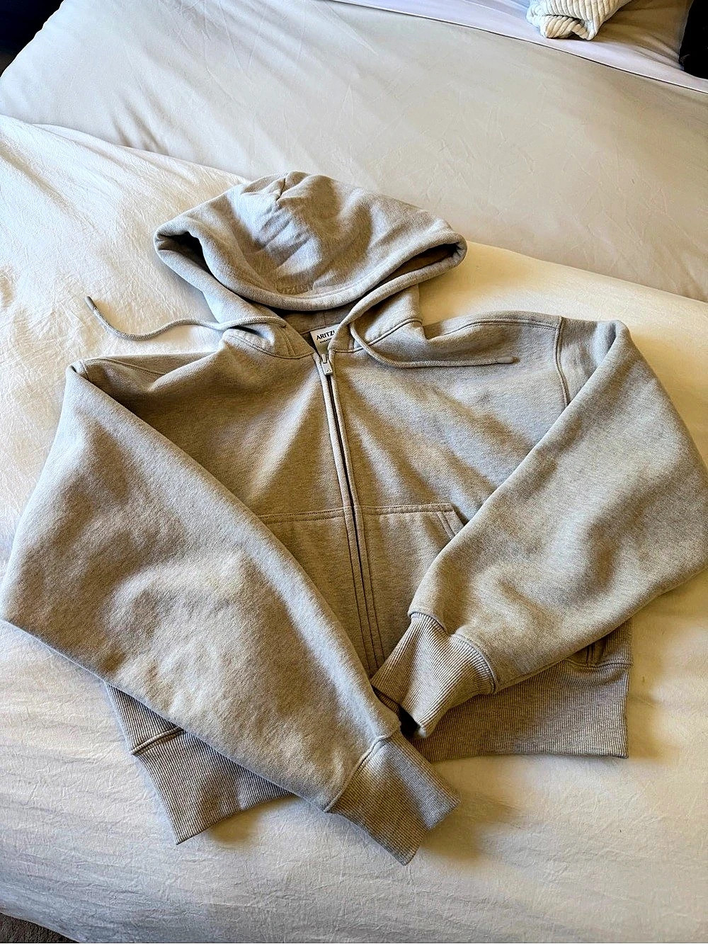 Aritzia Cozy Sweatfleece Boyfriend Zip Hoodie - - -Heather Ecru Medium